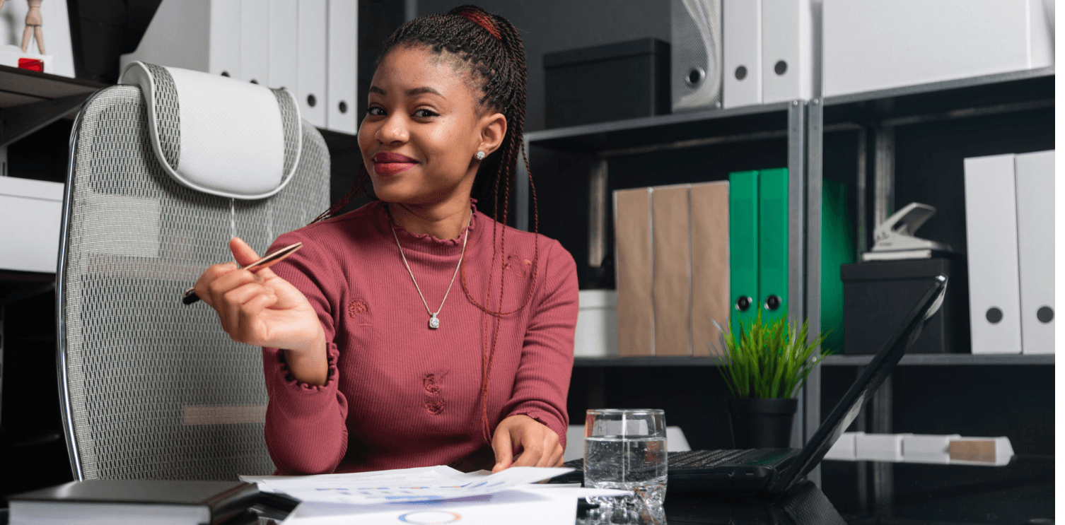 HR professional at desk — TalantaHR platform